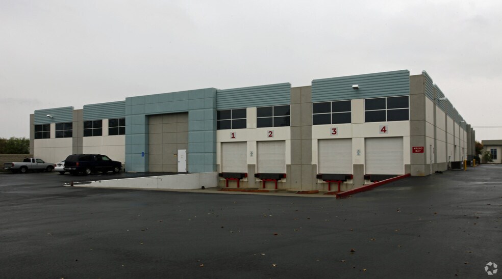 1261 E Belmont St, Ontario, CA à vendre - Photo du bâtiment - Image 2 de 4