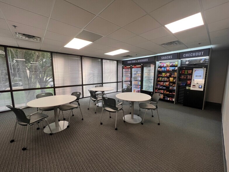 201 NW 63rd St, Oklahoma City, OK à louer - Photo intérieure - Image 3 de 4