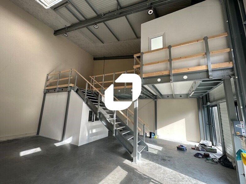 Route De Mantes, Mareil-sur-Mauldre for lease - Interior Photo - Image 1 of 4