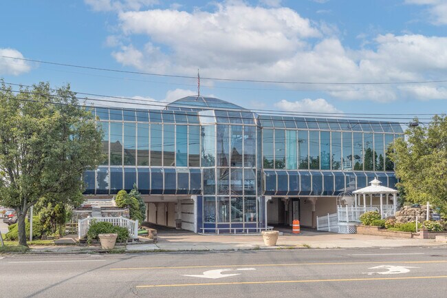 Plus de détails pour 79 Hempstead Tpke, West Hempstead, NY - Spécialité à vendre