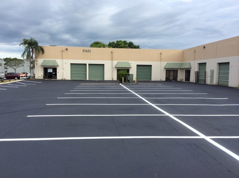 5431-5441 NW 15th St, Margate, FL for lease - Building Photo - Image 3 of 7
