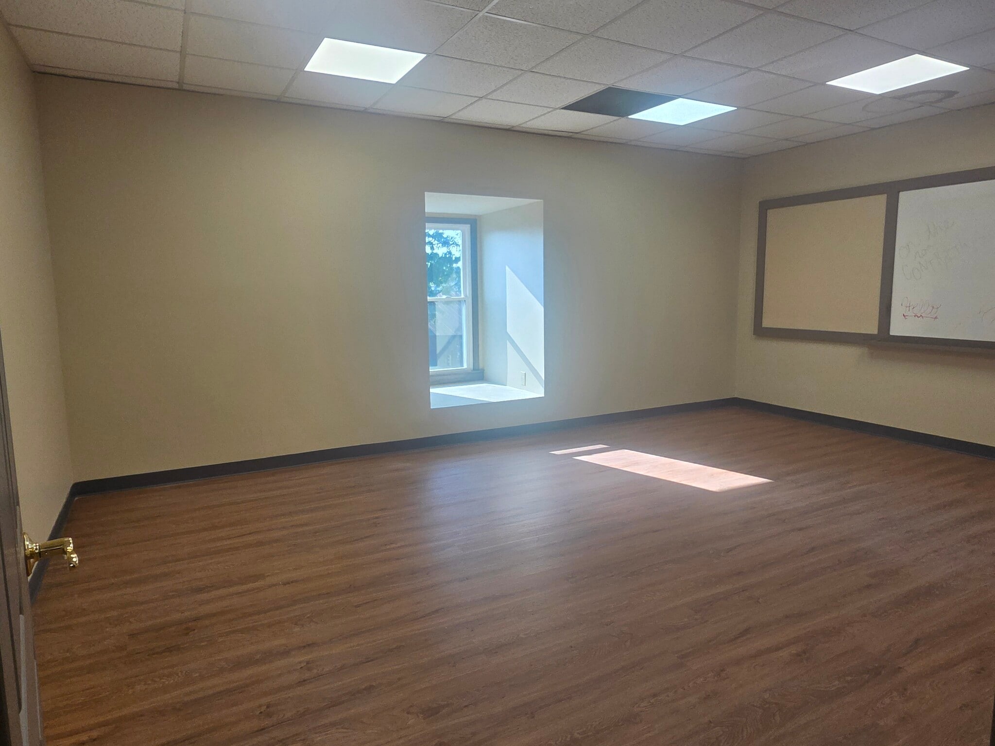 426 Lexington Rd, Versailles, KY for lease Interior Photo- Image 1 of 3