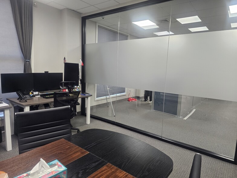 375 Deer Park Ave, Babylon, NY for lease - Building Photo - Image 3 of 17
