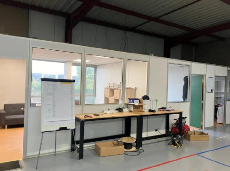 Flex in Villebon-sur-Yvette for lease - Interior Photo - Image 1 of 4