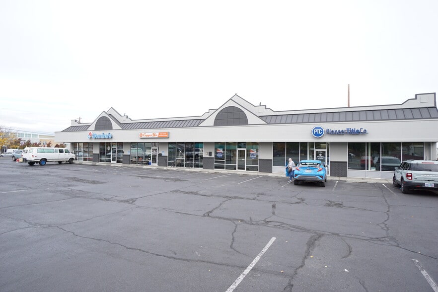 115 E Highland Ave, Hermiston, OR for lease - Building Photo - Image 3 of 9
