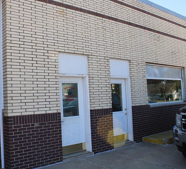 116 S Commercial Ave, Eagle Grove, IA à vendre - Photo du bâtiment - Image 2 de 19