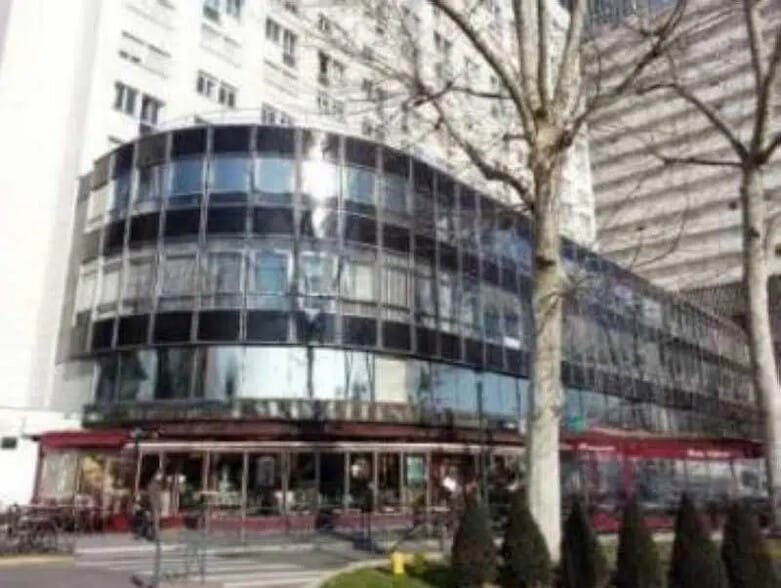 Office in Puteaux for lease - Building Photo - Image 1 of 11