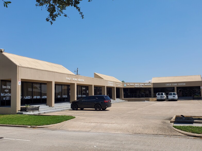 410 E Fairmont Pky, La Porte, TX for lease - Building Photo - Image 2 of 10