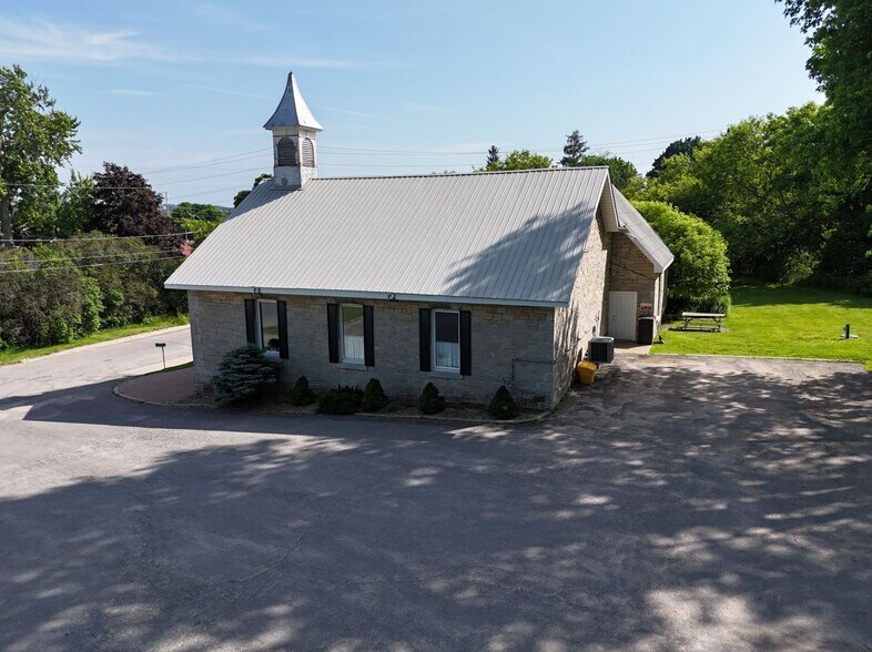 911 Purdy Mills Rd, Kingston, ON à vendre - Photo du bâtiment - Image 2 de 11