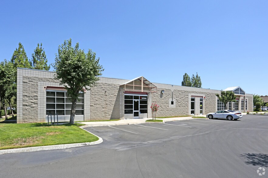 7621 N Del Mar Ave, Fresno, CA à louer - Photo du bâtiment - Image 3 de 13