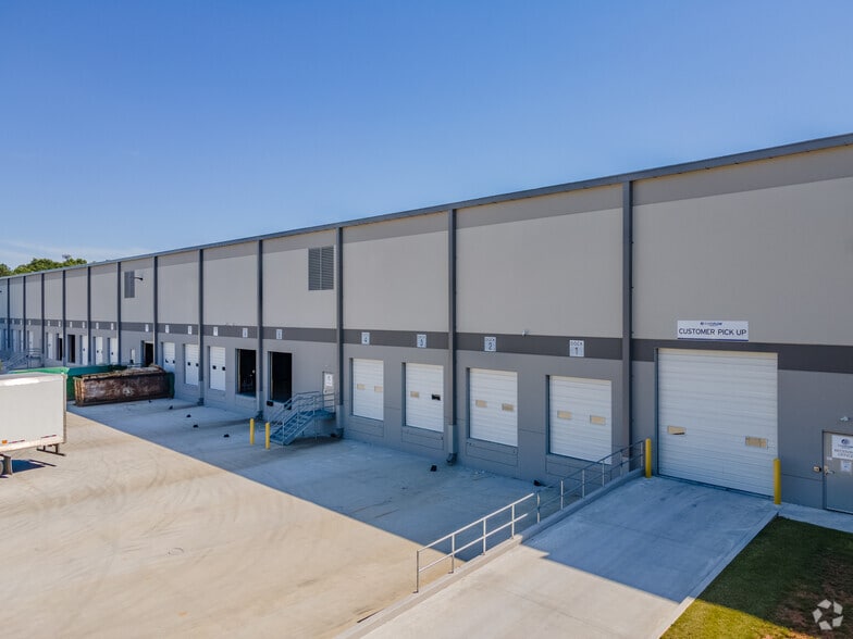 12101 Harland Dr, Covington, GA à louer - Photo du bâtiment - Image 3 de 5