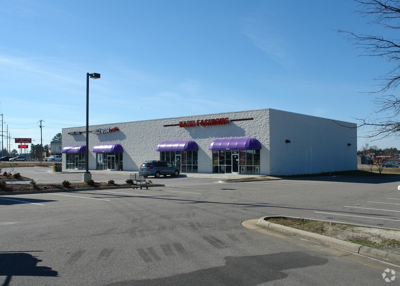 1590 Skibo Rd, Fayetteville, NC à louer - Photo du bâtiment - Image 3 de 10