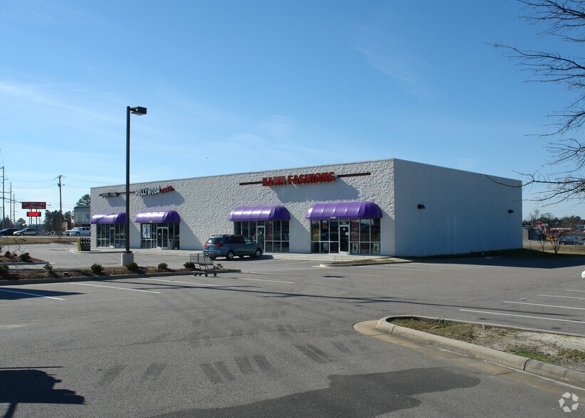 1590 Skibo Rd, Fayetteville, NC à louer - Photo du bâtiment - Image 3 de 10