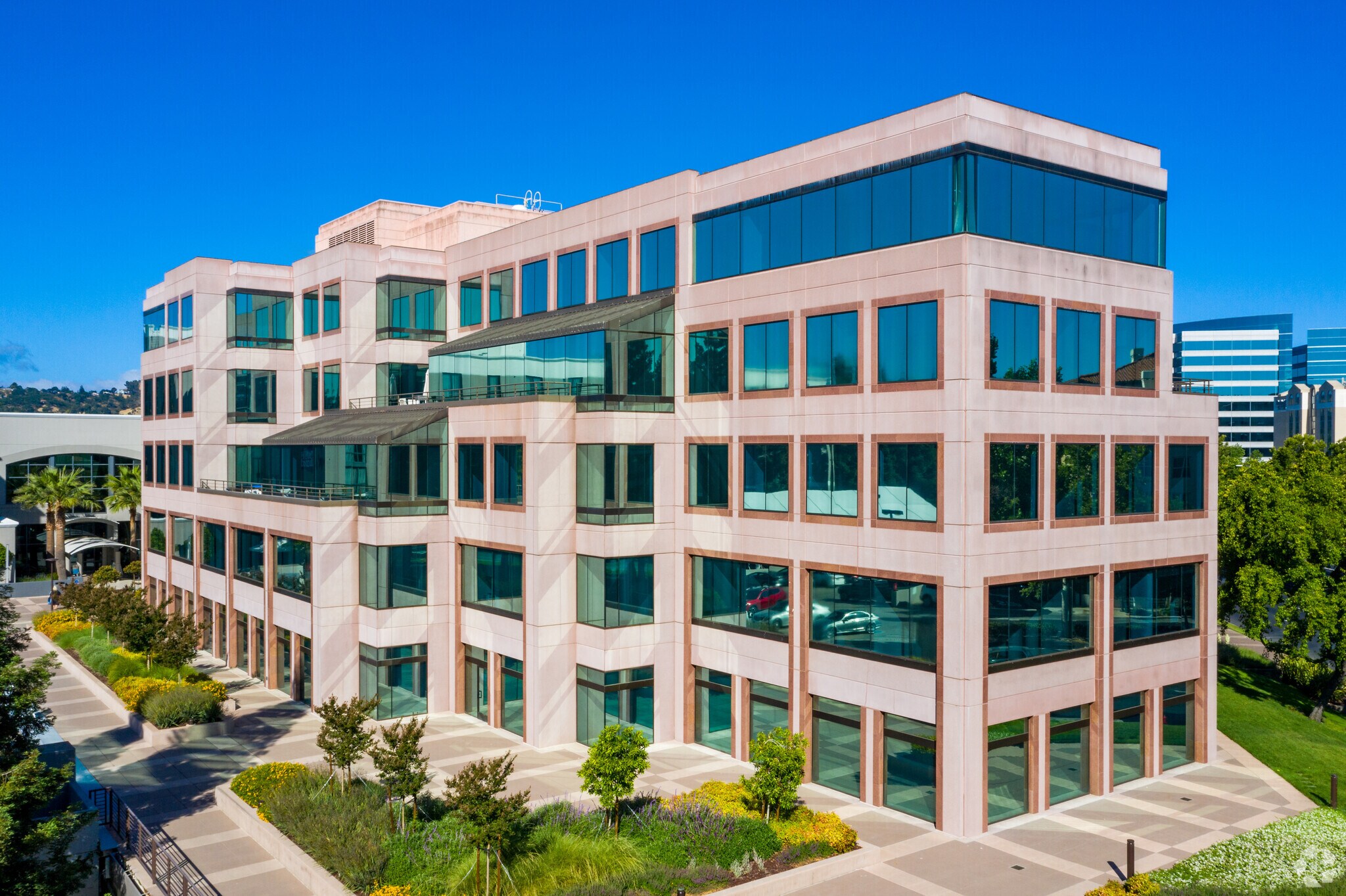 1350 Treat Blvd, Walnut Creek, CA à louer Photo principale- Image 1 de 7