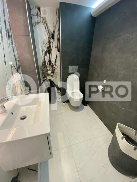 Flex in Palaiseau for lease - Interior Photo - Image 3 of 11
