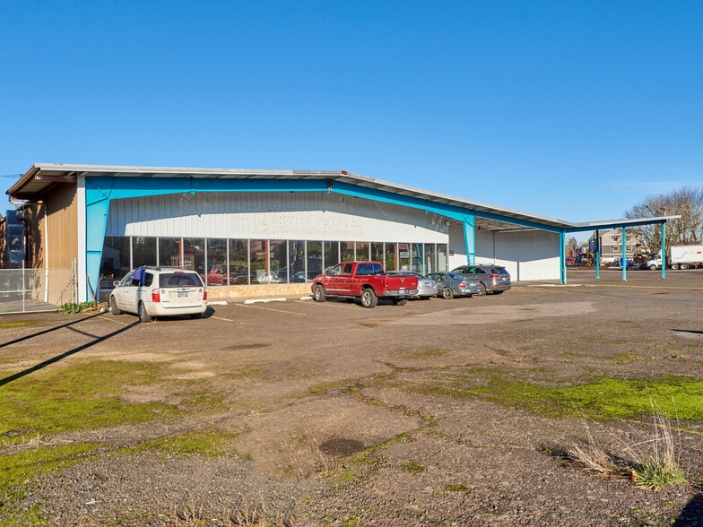 812 McClaine St, Silverton, OR for sale - Primary Photo - Image 1 of 64