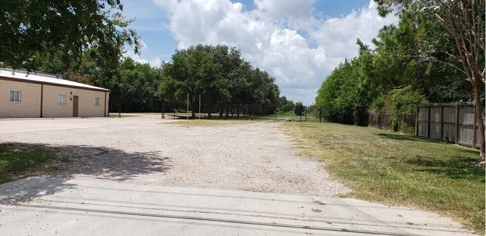 2738 Deborah St, Stafford, TX à vendre - Photo du bâtiment - Image 2 de 7