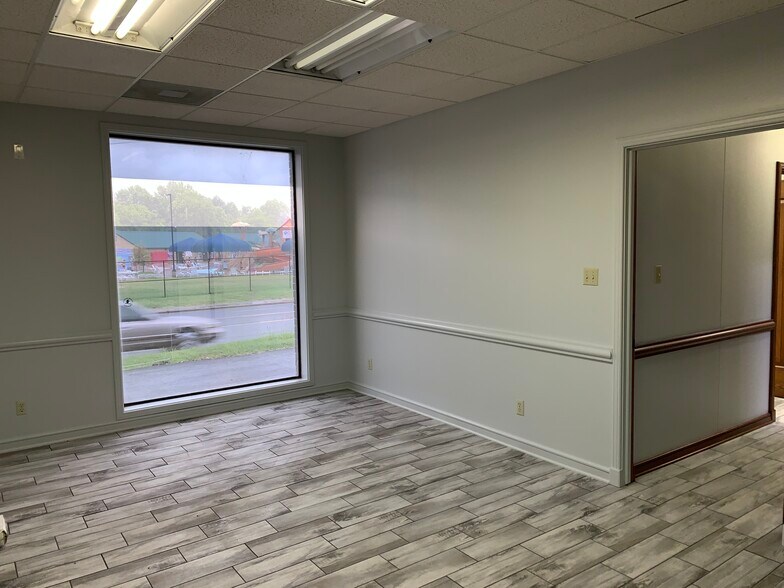 338 N University Dr, Nacogdoches, TX à louer - Photo intérieure - Image 3 de 7