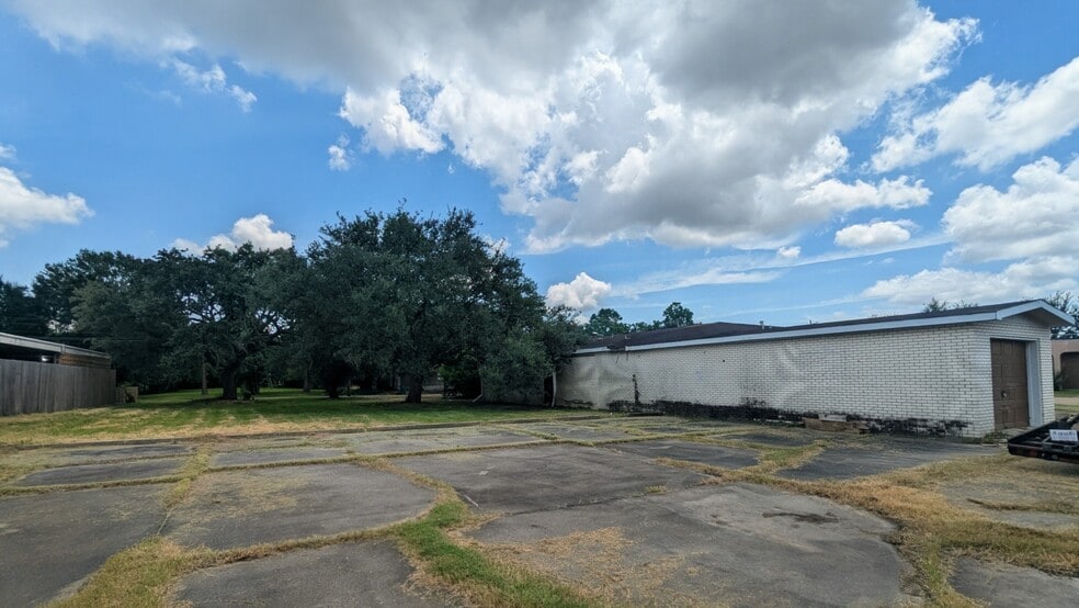 3700 Doctors Dr, Port Arthur, TX for sale - Building Photo - Image 2 of 10