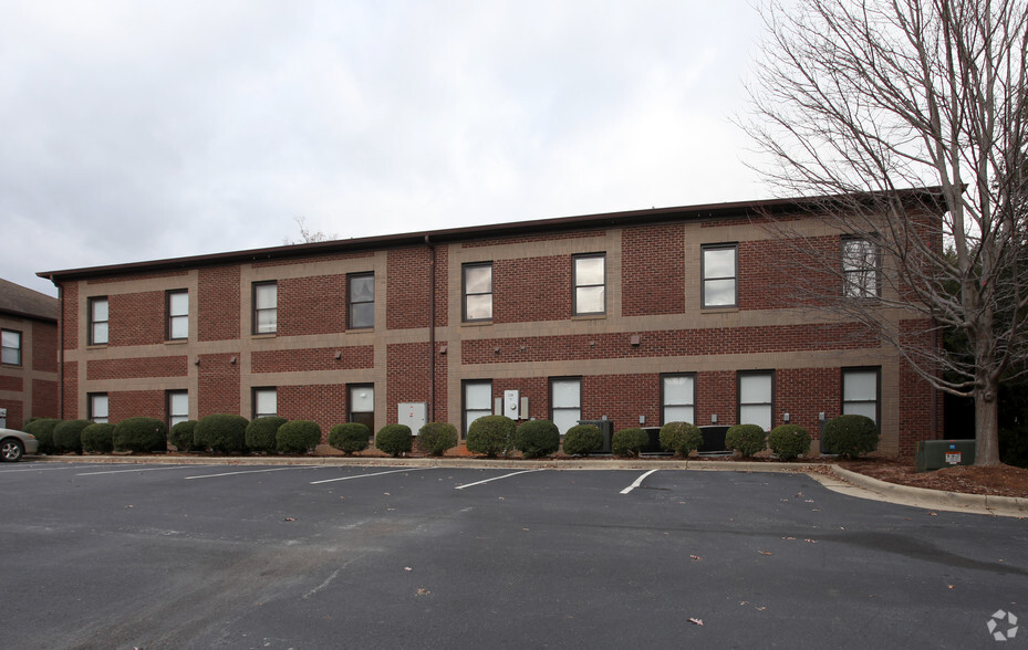 5306 Six Forks Rd, Raleigh, NC for lease - Building Photo - Image 3 of 12