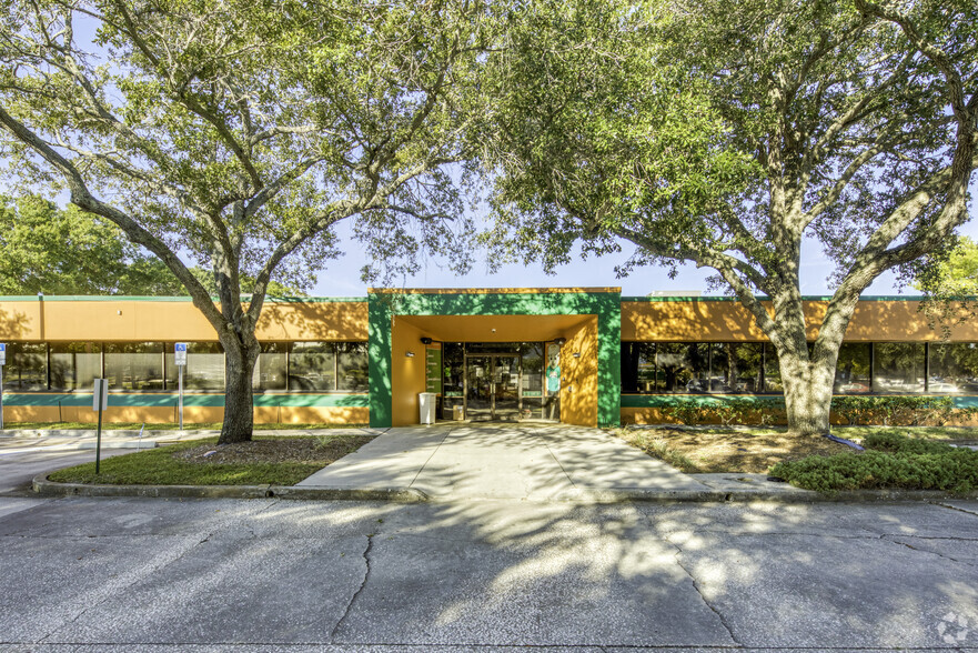 4411 W Tampa Bay Blvd, Tampa, FL à louer - Photo du b timent - Image 1 de 10