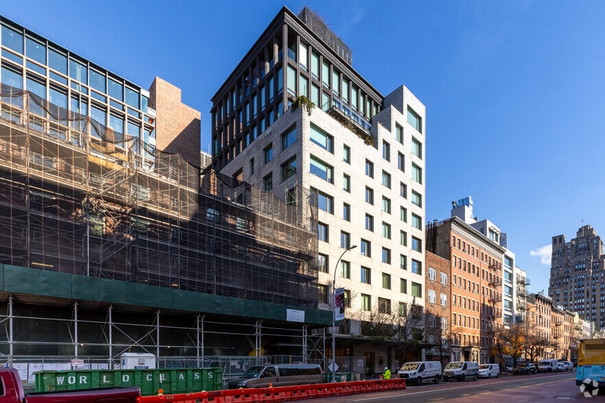 345-349 W 14th St, New York, NY for lease - Building Photo - Image 1 of 9