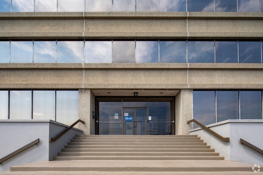 101 Duncan Mill Rd, Toronto, ON à vendre - Photo du bâtiment - Image 3 de 4