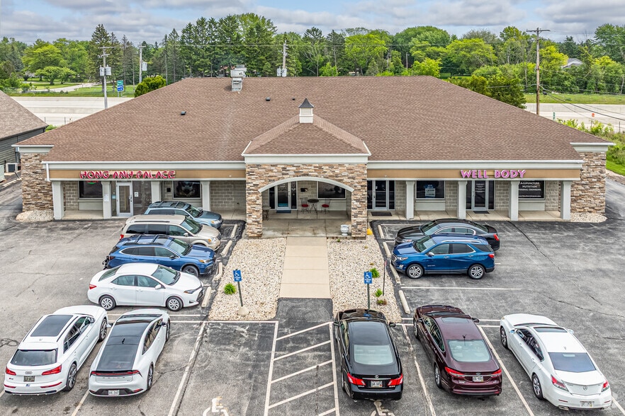 10040-10046 N Port Washington Rd, Mequon, WI for lease - Building Photo - Image 2 of 21