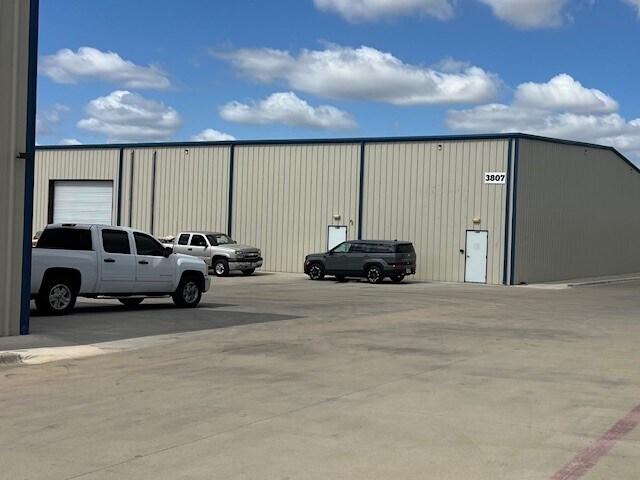 3871 E University Ave, Georgetown, TX à louer - Photo du bâtiment - Image 3 de 5