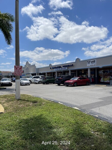 2050 W 56th St, Hialeah, FL à louer - Photo du bâtiment - Image 3 de 4