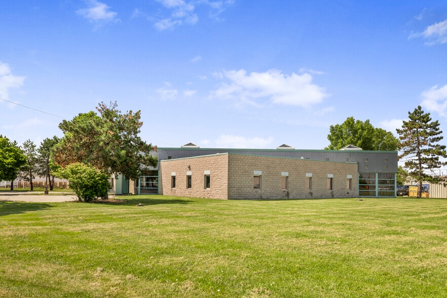 3405 Rhodes Dr, Windsor, ON for lease - Building Photo - Image 2 of 34