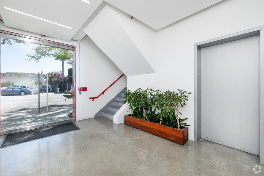 3733 Motor Ave, Los Angeles, CA for lease - Interior Photo - Image 3 of 24