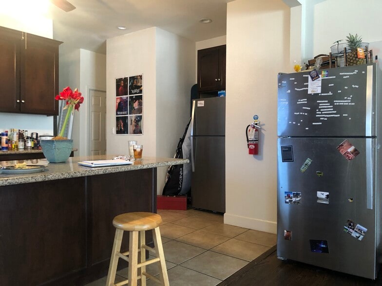 1449 W 28th St, Los Angeles, CA à vendre - Photo intérieure - Image 3 de 17
