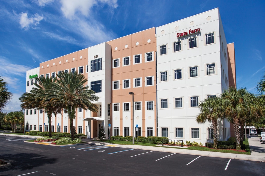 2056 Vista Parkway, West Palm Beach, FL à louer - Photo du bâtiment - Image 2 de 9