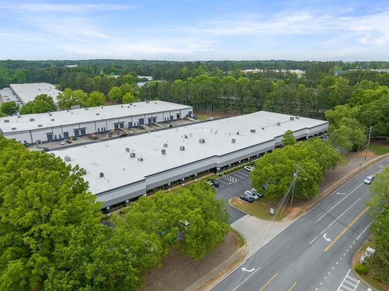 3000 Northfield Pl, Roswell, GA à louer - Photo du bâtiment - Image 3 de 8