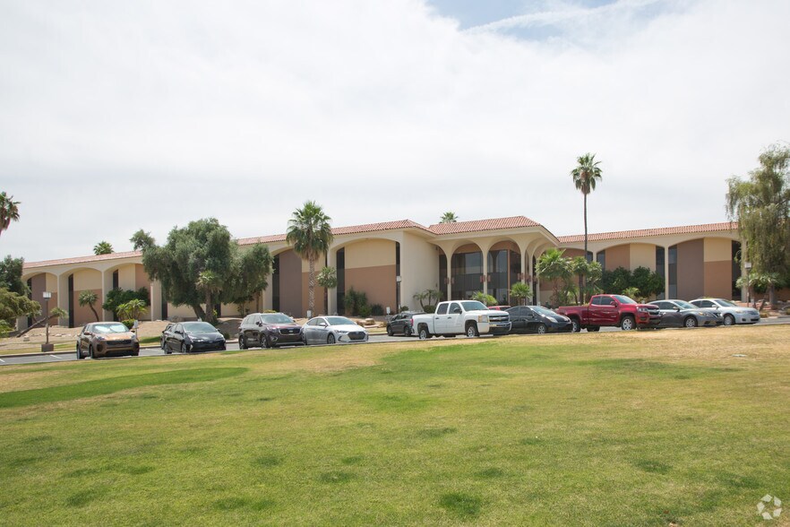 10451 W Palmeras Dr, Sun City, AZ for lease - Building Photo - Image 2 of 9