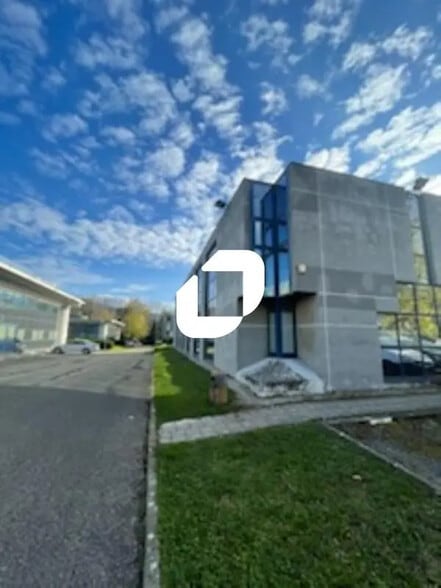 Office in Meylan for lease - Building Photo - Image 1 of 9