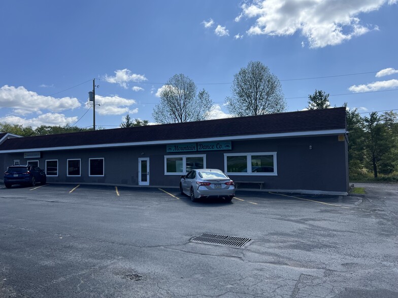 906 Route 940, Pocono Lake, PA for lease - Building Photo - Image 1 of 6