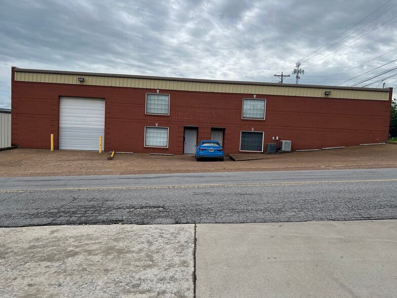 2403 Kline Ave, Nashville, TN for lease - Building Photo - Image 1 of 12