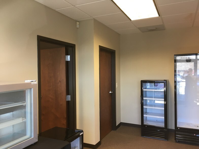 6612 E WT Harris Blvd, Charlotte, NC à louer - Photo intérieure - Image 2 de 12