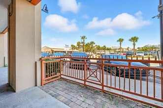 320 1st St N, Jacksonville Beach, FL for lease Interior Photo- Image 2 of 18