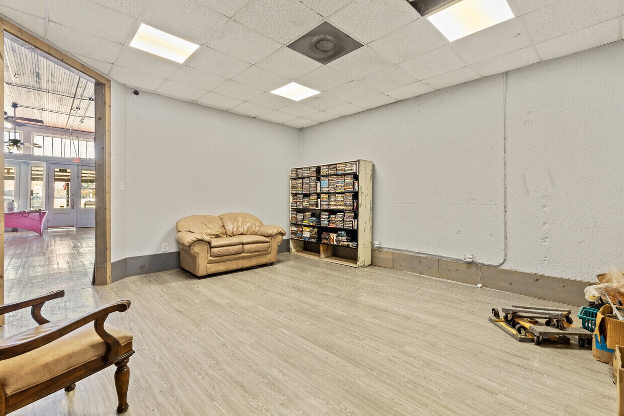 116 S Second St, Venus, TX for lease Building Photo- Image 1 of 2