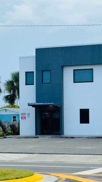 730 S Atlantic Ave, Ormond Beach, FL à louer - Photo du bâtiment - Image 3 de 15