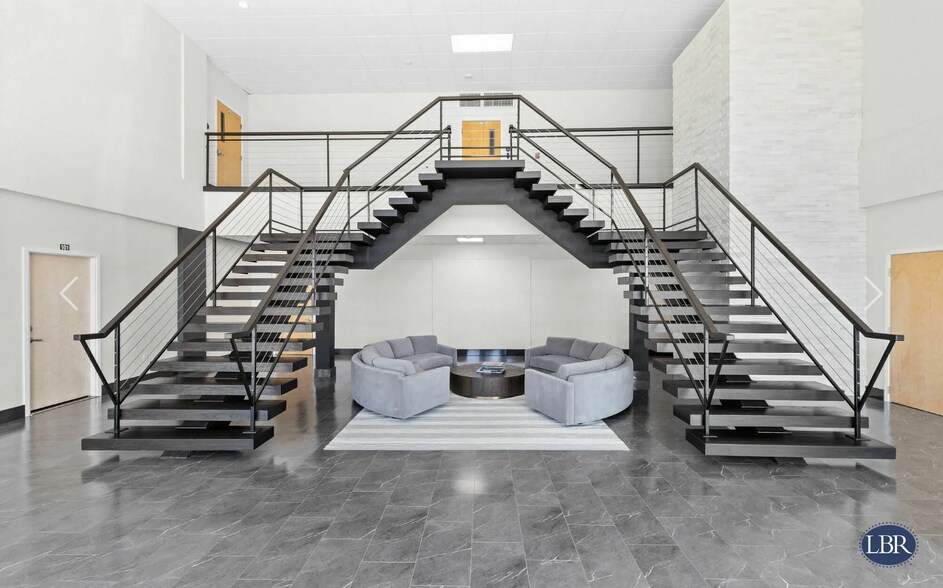 6855 Tico Rd, Titusville, FL à louer - Photo du bâtiment - Image 3 de 18