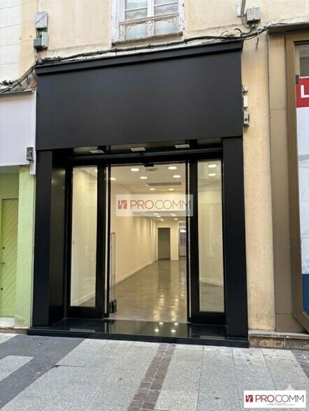 Industrial in Chartres for lease - Building Photo - Image 1 of 8