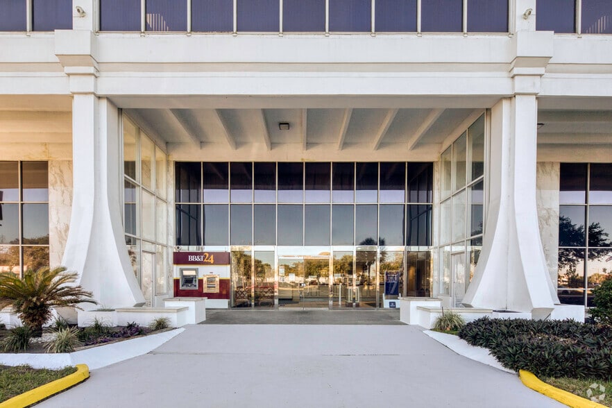 410 S Ware Blvd, Tampa, FL for sale - Building Photo - Image 3 of 25
