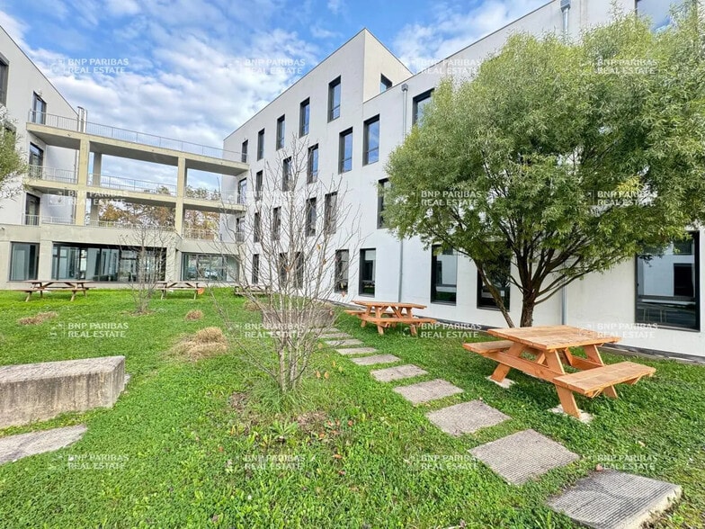 Office in Meylan for lease - Building Photo - Image 3 of 3