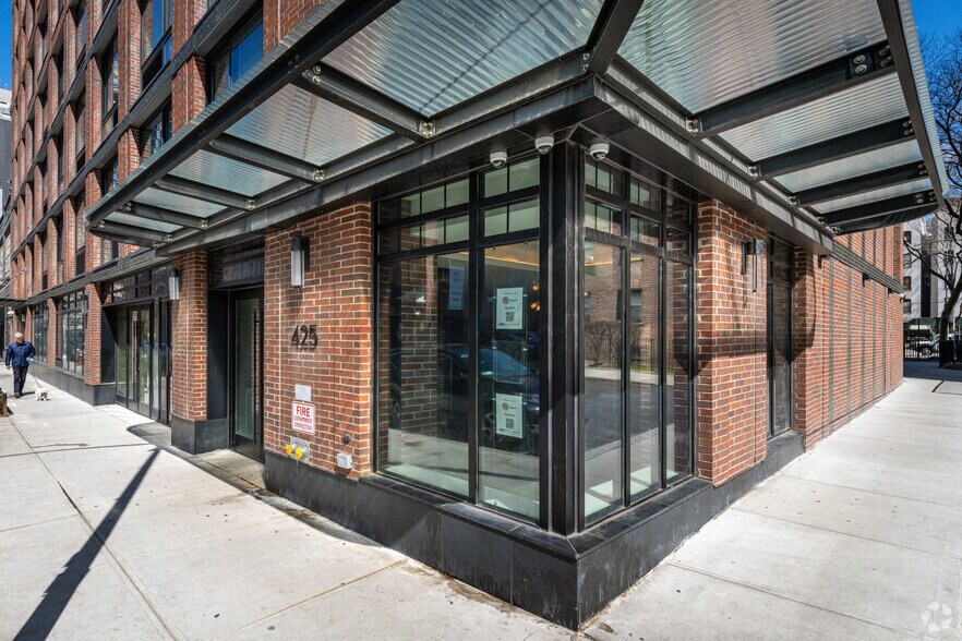 425 W 18th St, New York, NY à louer - Photo du bâtiment - Image 1 de 2