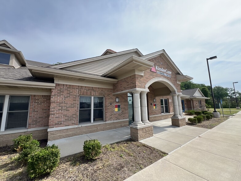 82 Capital Dr, Warsaw, IN à vendre - Photo du bâtiment - Image 2 de 15