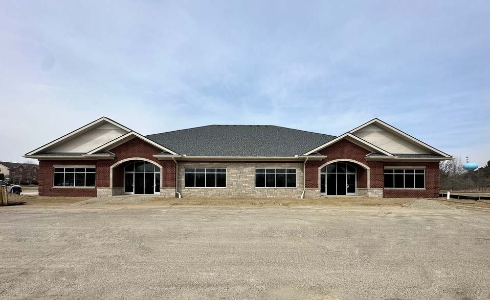 6001 Cheshire Park Dr, Village of Clarkston, MI à vendre - Photo du bâtiment - Image 2 de 7